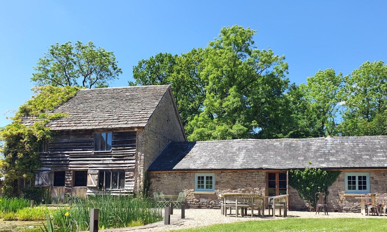 The Threshing Barn At Penrhos Court Villa Kington  Exteriör bild