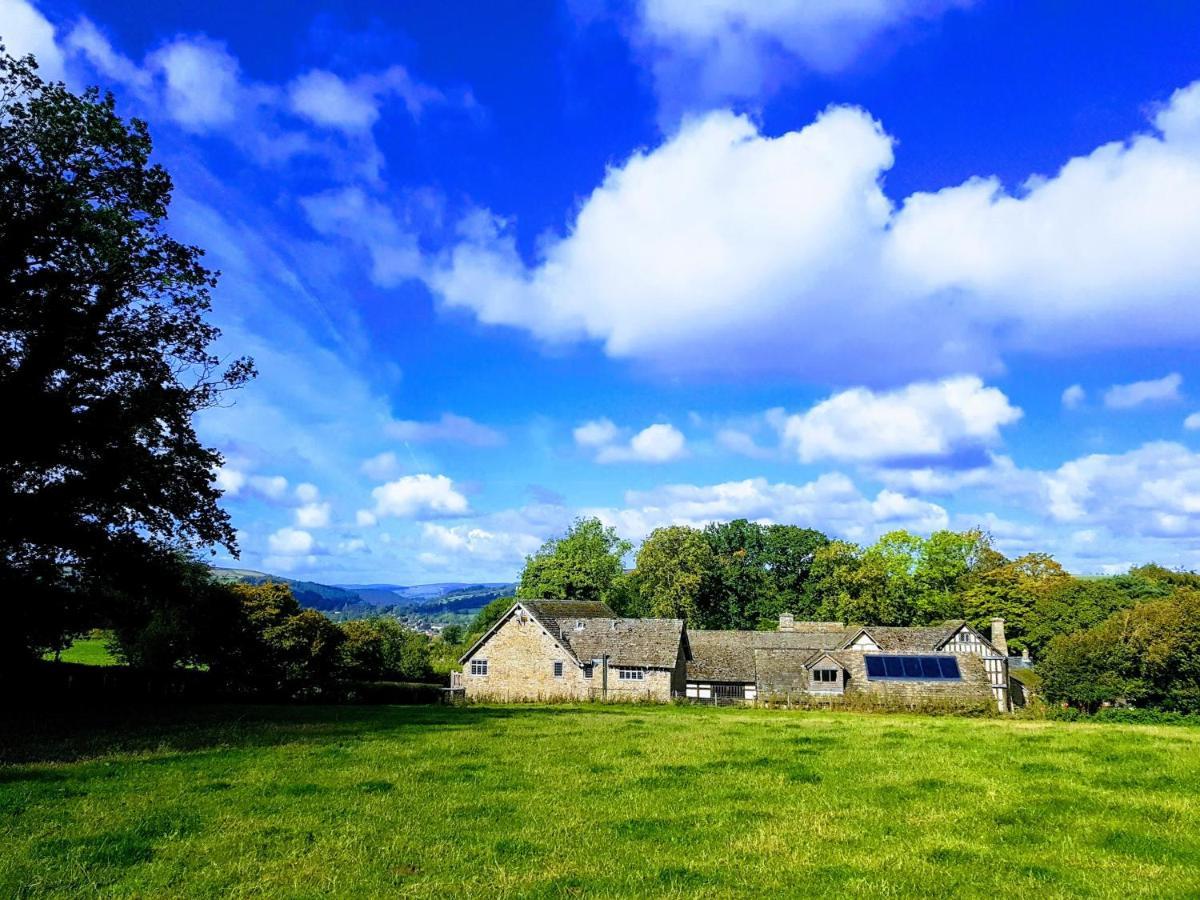 The Threshing Barn At Penrhos Court Villa Kington  Exteriör bild