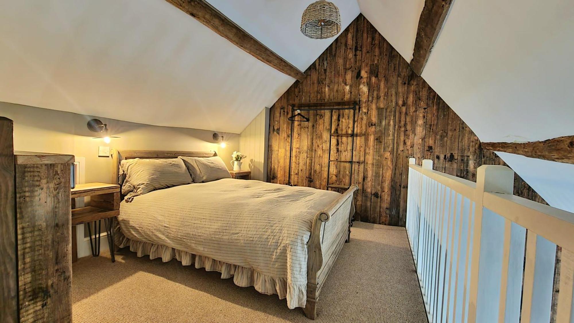 The Threshing Barn At Penrhos Court Villa Kington  Rum bild