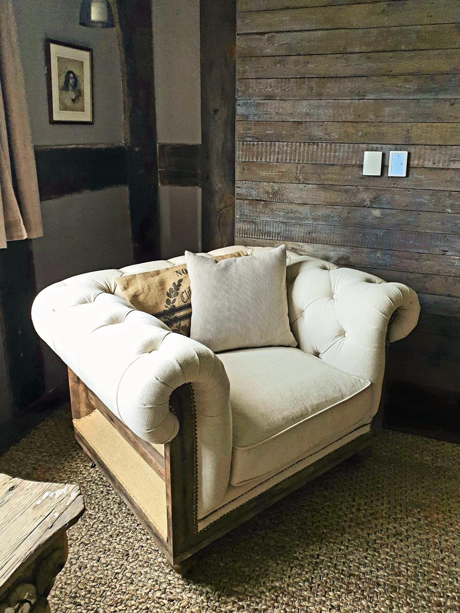 The Threshing Barn At Penrhos Court Villa Kington  Rum bild